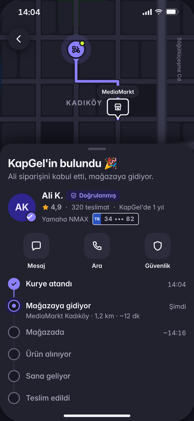 “KapGel'in bulundu” ekranı: doğrulanmış kurye Ali K., 4,9 puan, Yamaha NMAX; MediaMarkt Kadıköy'e gidiyor, 1,2 km, yaklaşık 12 dk